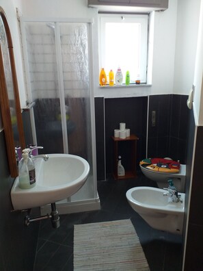 Villa, 2 Bedrooms, Smoking, Balcony | Bathroom amenities