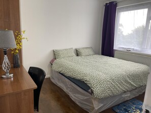 Apartment | 2 bedrooms, iron/ironing board, free WiFi, bed sheets - Charming 2-bed Apartment in Heathrow First Floor (Hayes)