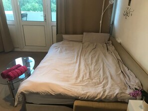 1 habitación, tabla de planchar con plancha, wifi gratis y ropa de cama 