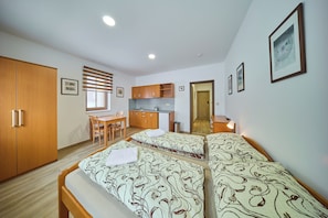 Standard Apartment | 1 bilik tidur, langsir/tirai gelap terus, katil bayi/kot (percuma) 