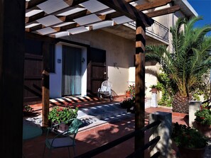 Casa, 1 habitación, para fumadores, patio | Terraza o patio