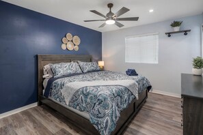 3 bedrooms, WiFi, bed sheets - The Oasis - Heated Pool - Spa - Arcade (Scottsdale)