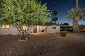 Exterior - The Oasis - Heated Pool - Spa - Arcade (Scottsdale)
