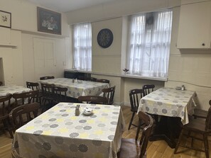 Free daily continental breakfast - Arran House Hotel (London)