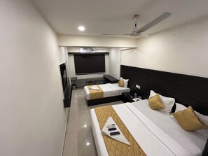 Deluxe Triple Room - Hotel Wind Flower Regency - Near Kokilaben Hospital (Mumbai)