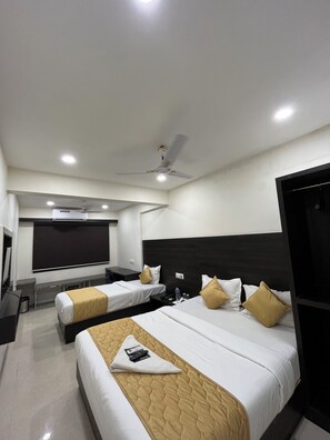Deluxe Triple Room - Hotel Wind Flower Regency - Near Kokilaben Hospital (Mumbai)