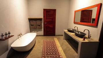 Towels, soap, shampoo, toilet paper