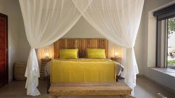 6 bedrooms, iron/ironing board, WiFi, bed sheets