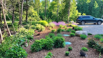 House, 2 Bedrooms, Patio, Lake View | Garden