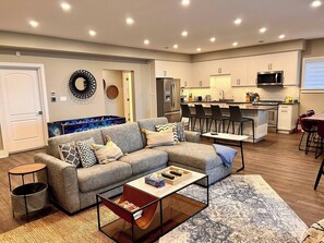 Rumah, 2 kamar tidur, patio, pemandangan danau | Ruang keluarga