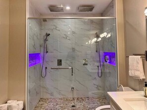 Hus - 2 soveværelser - terrasse - søudsigt | Badeværelse