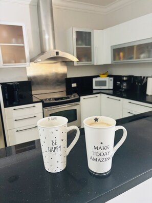 Fridge, oven, stovetop, dishwasher - Walk to Bahamia Beach (Freeport)