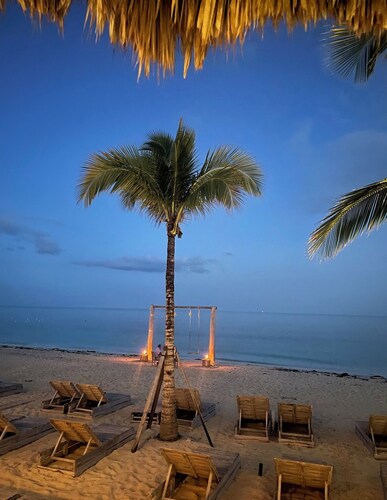 Walk to Bahamia Beach