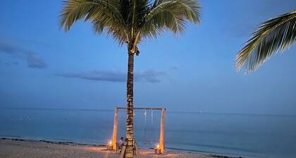 Walk to Bahamia Beach