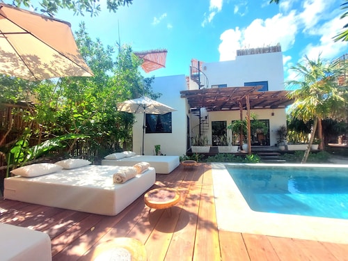 Brand New Luxury Villa. 150 meters from the beach.