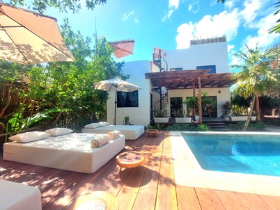 Brand New Luxury Villa. 150 meters from the beach.