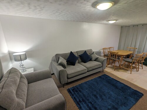 Cosy 2 Bedroom Property 15 Minutes From St Ives. Parking Available