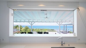 Unclassified image, 5 of 57, button - Exceptional 180° sea-view villa with 2 pools and 5 suites for 10 (Saint François)
