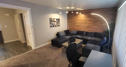 Aurora on the Medical Mile - Crisp Cozy Certified - Extended stay friendly