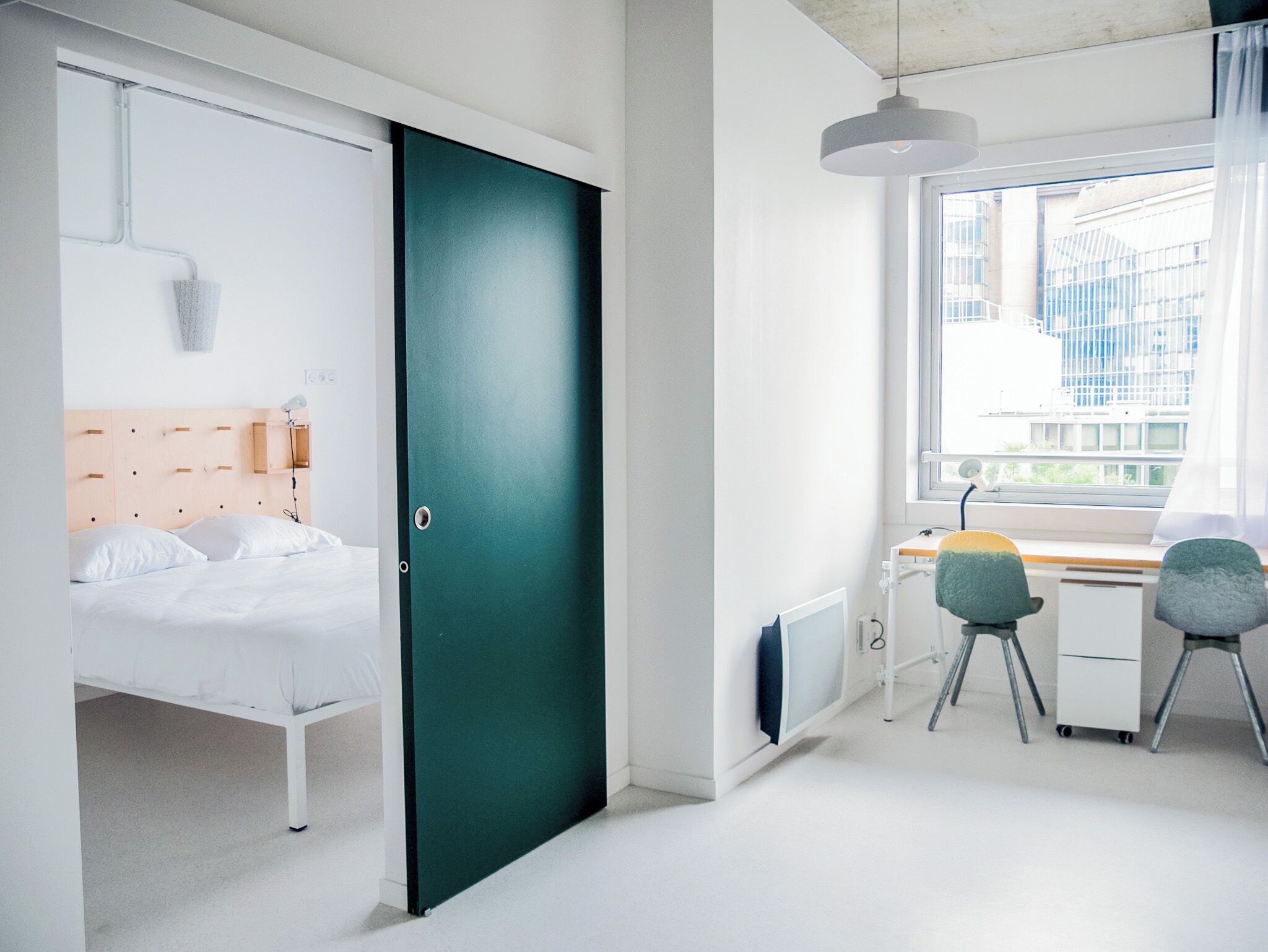 Laptop workspace, soundproofing, free cribs/infant beds, free WiFi
