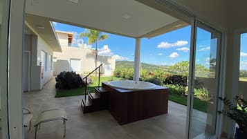 Standard Suite | Jetted tub