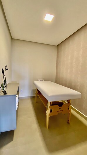 Deep-tissue massages, massages