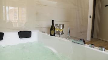 Bruser, boblebadekar, hårtørrer, håndklæder