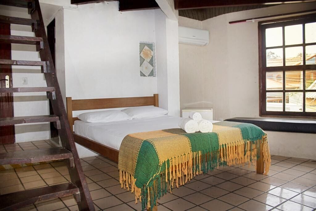 Hypo-allergenic bedding, free WiFi, bed sheets