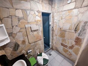 Standard Double Room | Bathroom