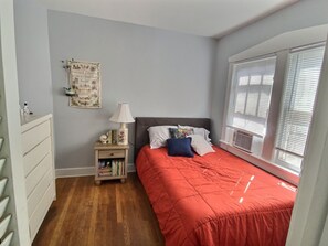 2 habitaciones, tabla de planchar con plancha, wifi y ropa de cama 