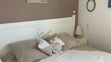 1 bedroom, iron/ironing board, free WiFi