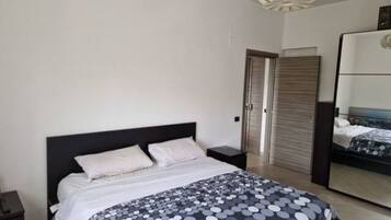 1 bedroom, desk, iron/ironing board, WiFi