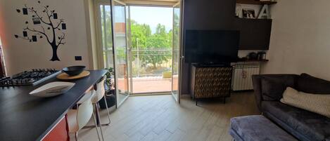 Télévision à écran plat, lecteur de DVD