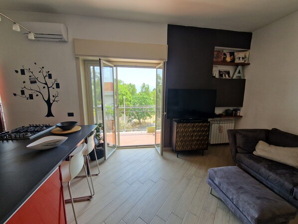 Flat-screen TV, DVD player - Andrea's House - Just 5 minutes from the University Hospital of Messina (Messina)