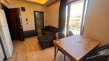Deluxe Apartment | Premium bedding, desk, soundproofing, iron/ironing board