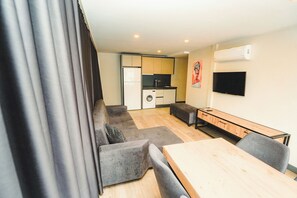 Family Apartment | Premium bedding, desk, soundproofing, iron/ironing board - Hayal Fener (Antalya)