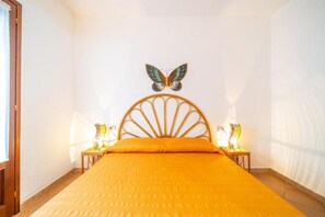 2 bedrooms, bed sheets