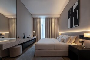 Egyptian cotton sheets, premium bedding, in-room safe, desk - Lusso Hometels J One (Dubai)