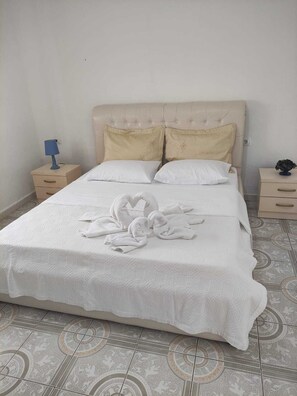 1 bedroom, iron/ironing board, WiFi, bed sheets - Relaxing apartment with a terrace in Sarandë (Sarandë)