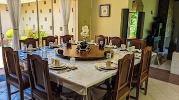 Villa, 5 Bedrooms, Balcony, Garden View | Interior