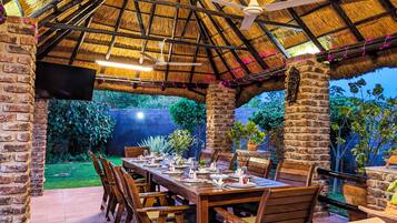 Villa, 5 Bedrooms, Balcony, Garden View | Bahagian luar