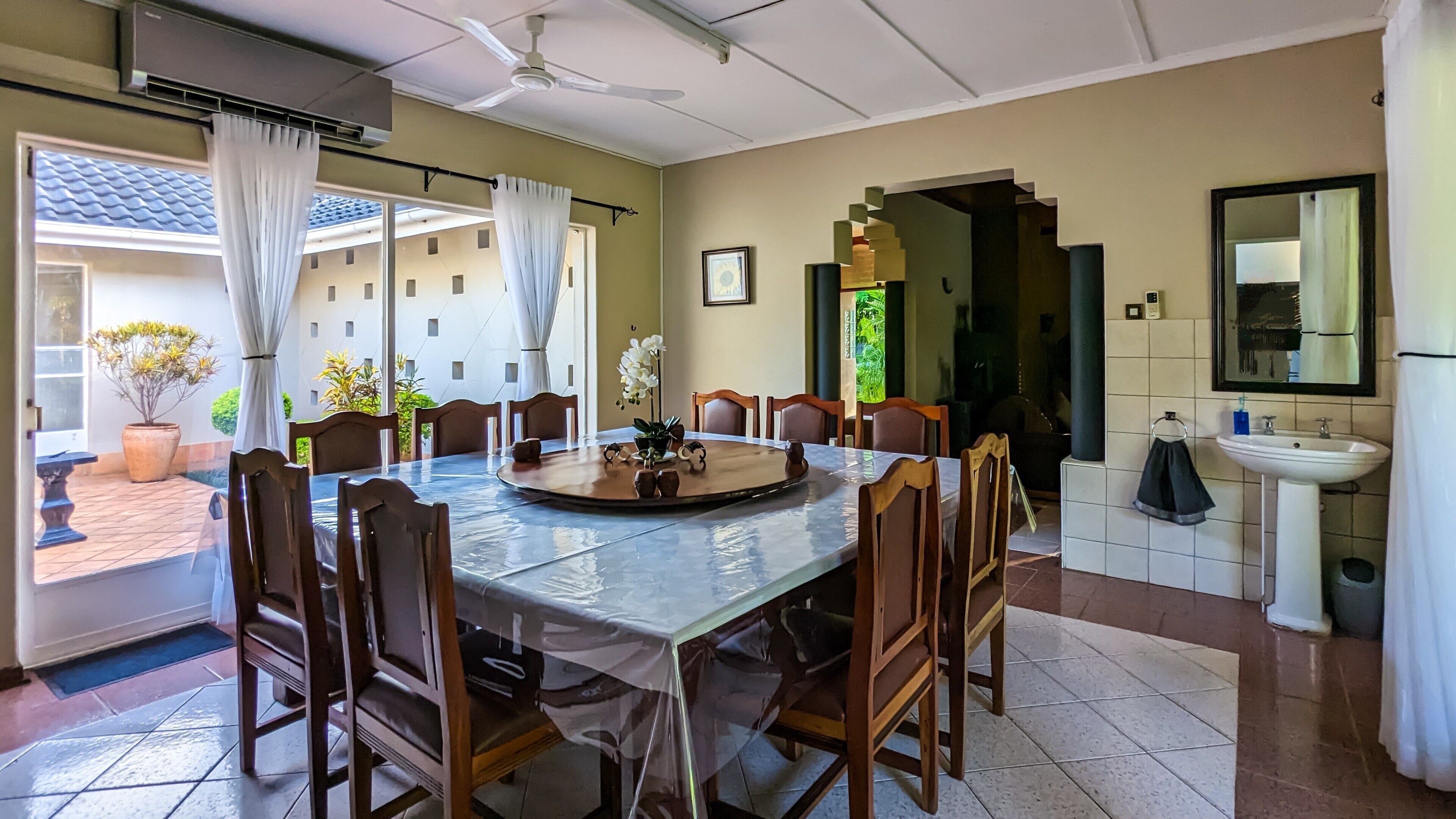 别墅, 5 间卧室, 阳台, 花园景观 | 餐厅