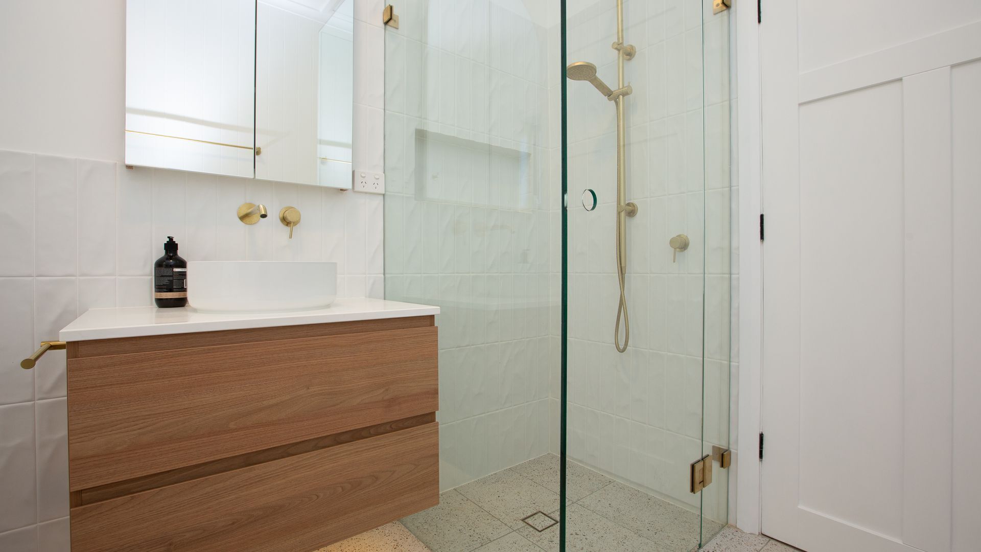 Bathtub, hair dryer