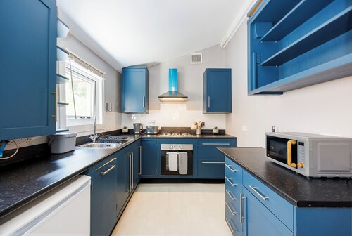 Cosy Cottage in the Heart of Bromley