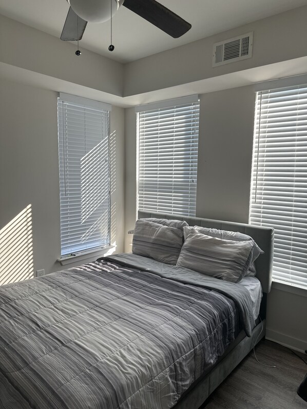 1 室のベッドルーム、WiFi