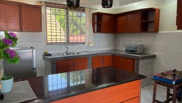 Fridge, oven, stovetop