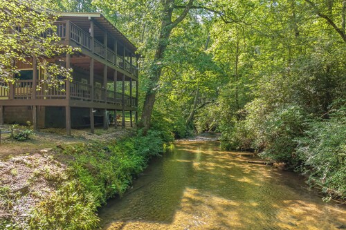 Private retreat at the waters edge of one of NE Ga premier trout streams.