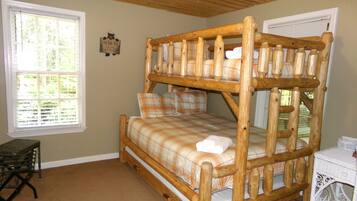 4 bedrooms, free WiFi, bed sheets