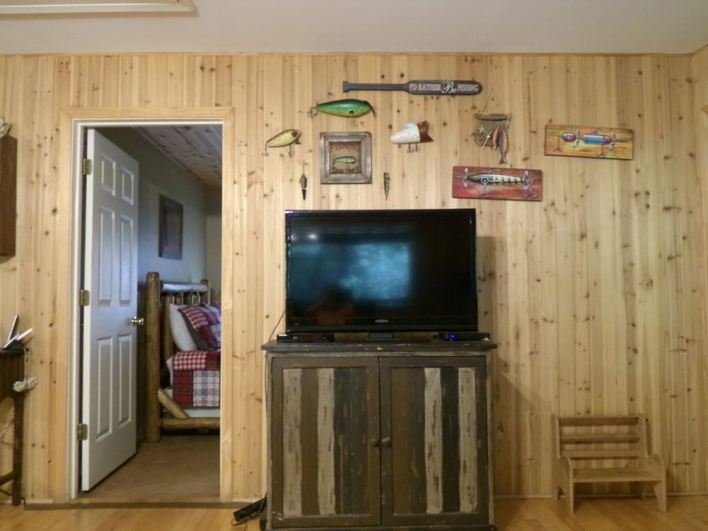 Private retreat at the waters edge of one of NE Ga premier trout