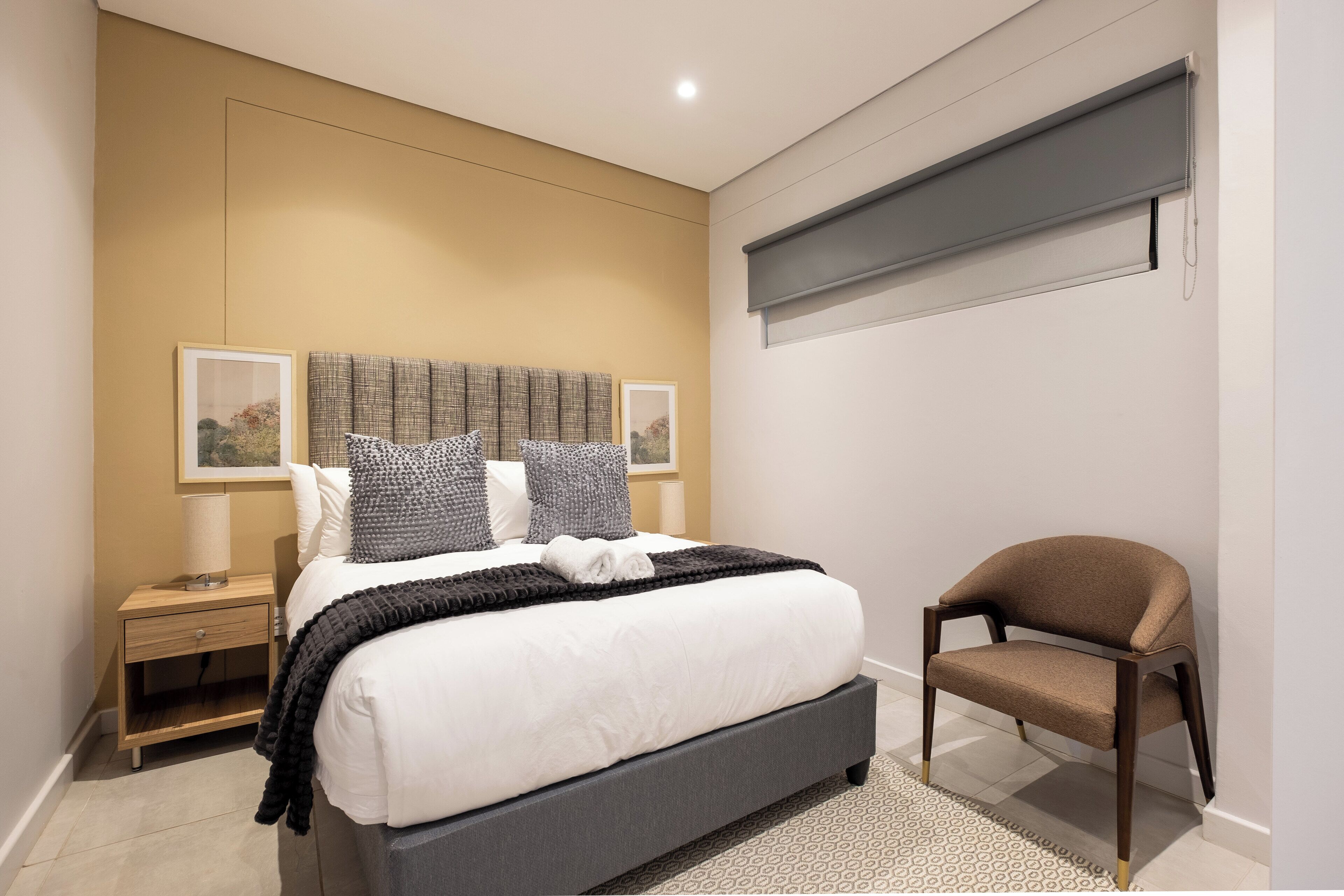 Căn hộ tiện nghi đơn giản | 1 phòng ngủ, két bảo mật tại phòng, khu vực làm việc phù hợp cho laptop 